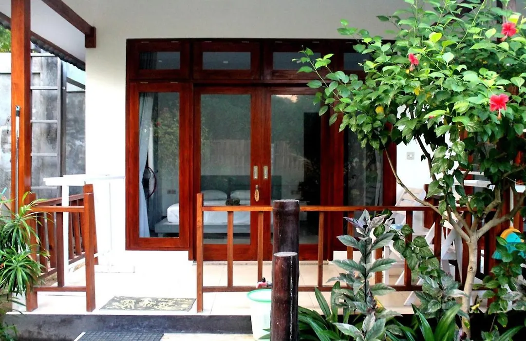 Gili Smile Bungalow-1